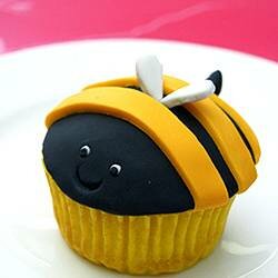 Cupcake Fondant Bee